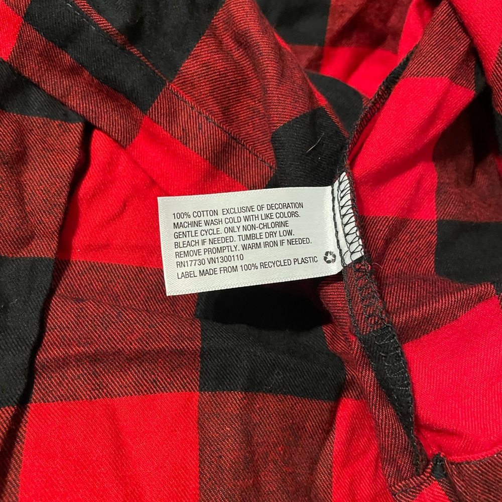 Christmas pjs
Buffalo Plaid 2 pc sleep wear - Picture 6 of 15